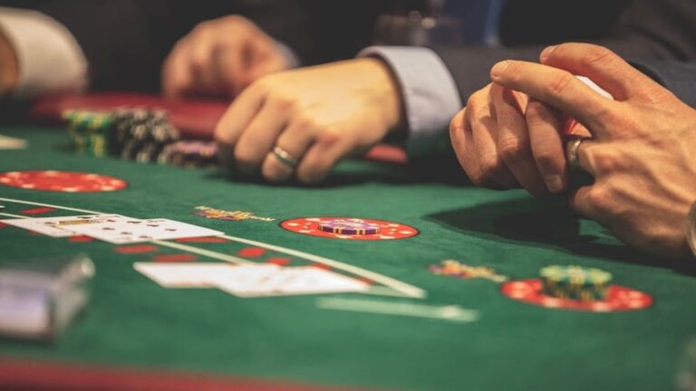 Table Games Vs. Slot Games: Which Is Better?