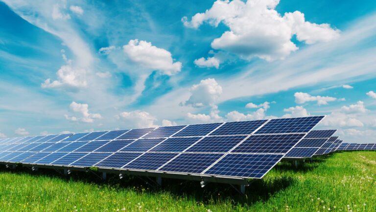 Advice for Living an Eco-Friendly Life with Solar Power