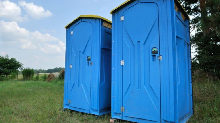 Portable Toilets for Sale: What to Know Before You Buy